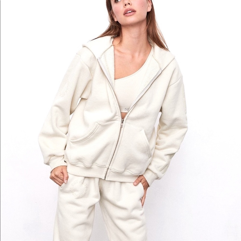Set Active set (pants and zip up) in color Oat Milk